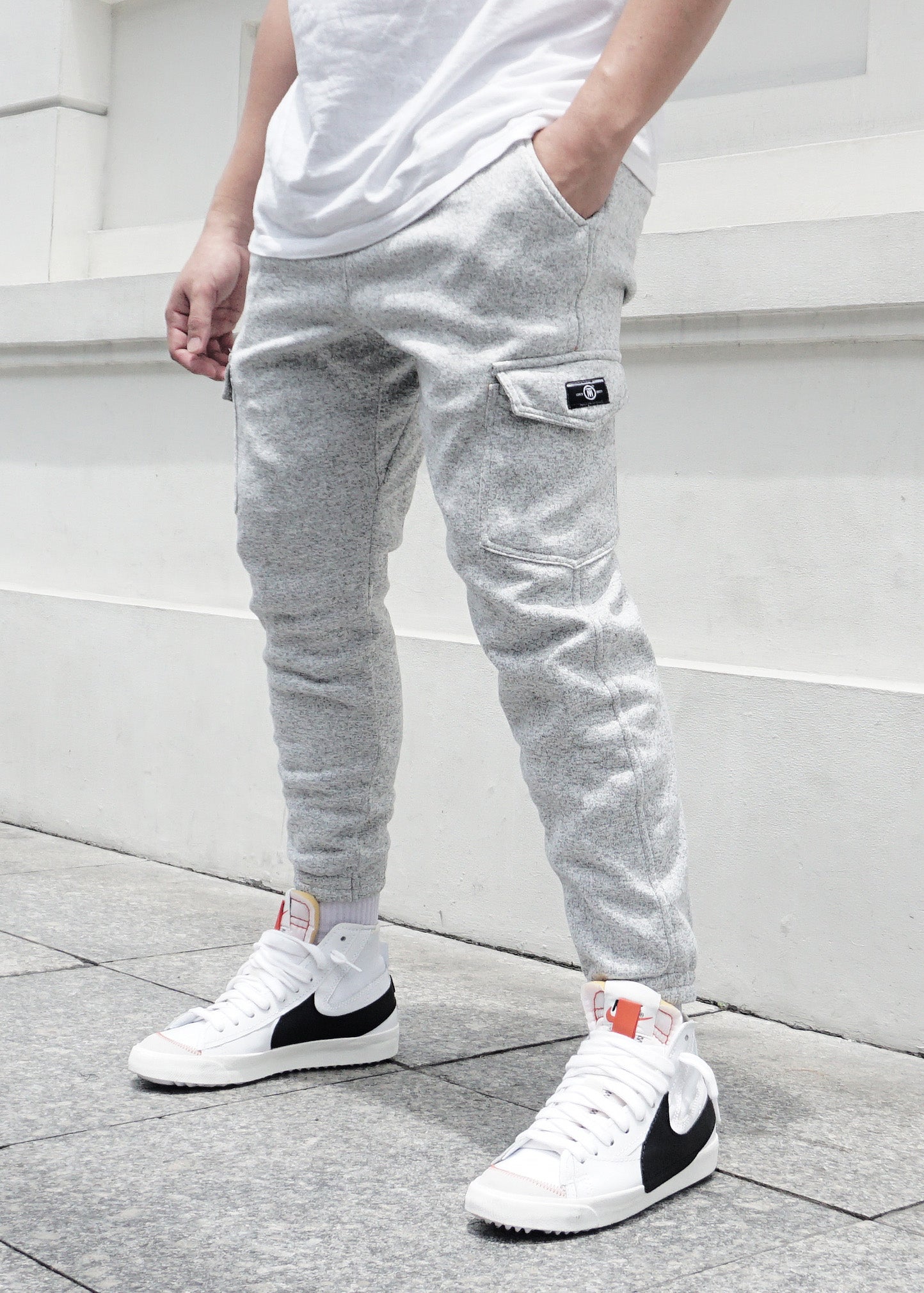 Nike lightweight cargo joggers hot sale